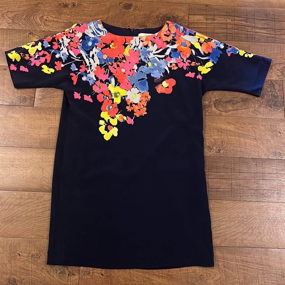 LOFT Size Medium